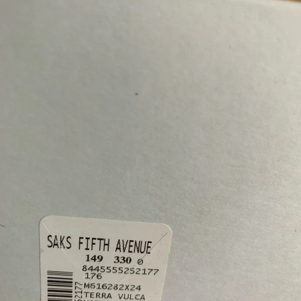 NWT size 41  monogram canvas Loewe Beige and White Sneakers - Picture 8 of 8